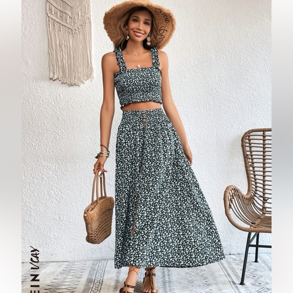 LAST CHANCE✨
Floral two piece skirt outfit